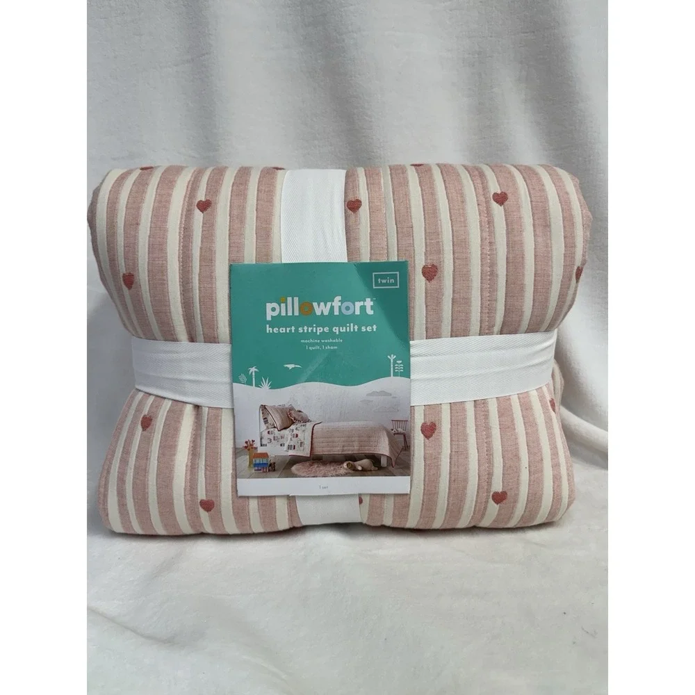 Twin Patisserie Heart Striped Kids' Quilt Set by Pillowfort 66in X 88in NEW!